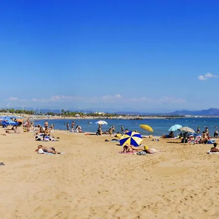 Naima Yourhosthelper Saint-Raphael (Var)